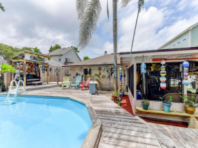 Island Paradise Retreat, 3 BR, Private Pool, Walk to Beach, Sleeps 6